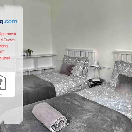 האמבל Netley Village Apartment By Your Stay Solutions Short Lets & Serviced Accommodation Netley Southampton With Free Wi-Fi מראה חיצוני תמונה