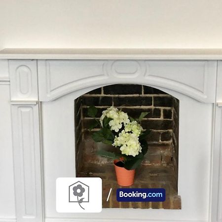 האמבל Netley Village Apartment By Your Stay Solutions Short Lets & Serviced Accommodation Netley Southampton With Free Wi-Fi מראה חיצוני תמונה