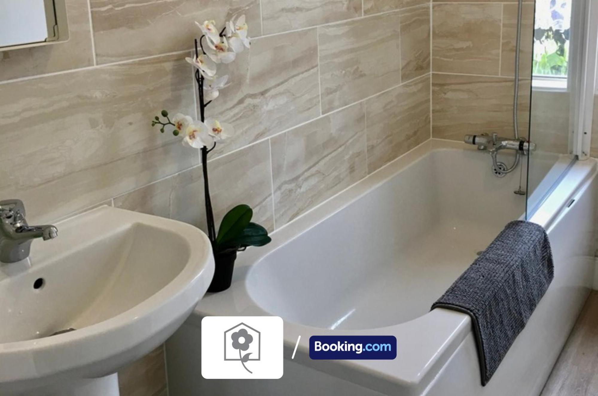 האמבל Netley Village Apartment By Your Stay Solutions Short Lets & Serviced Accommodation Netley Southampton With Free Wi-Fi מראה חיצוני תמונה