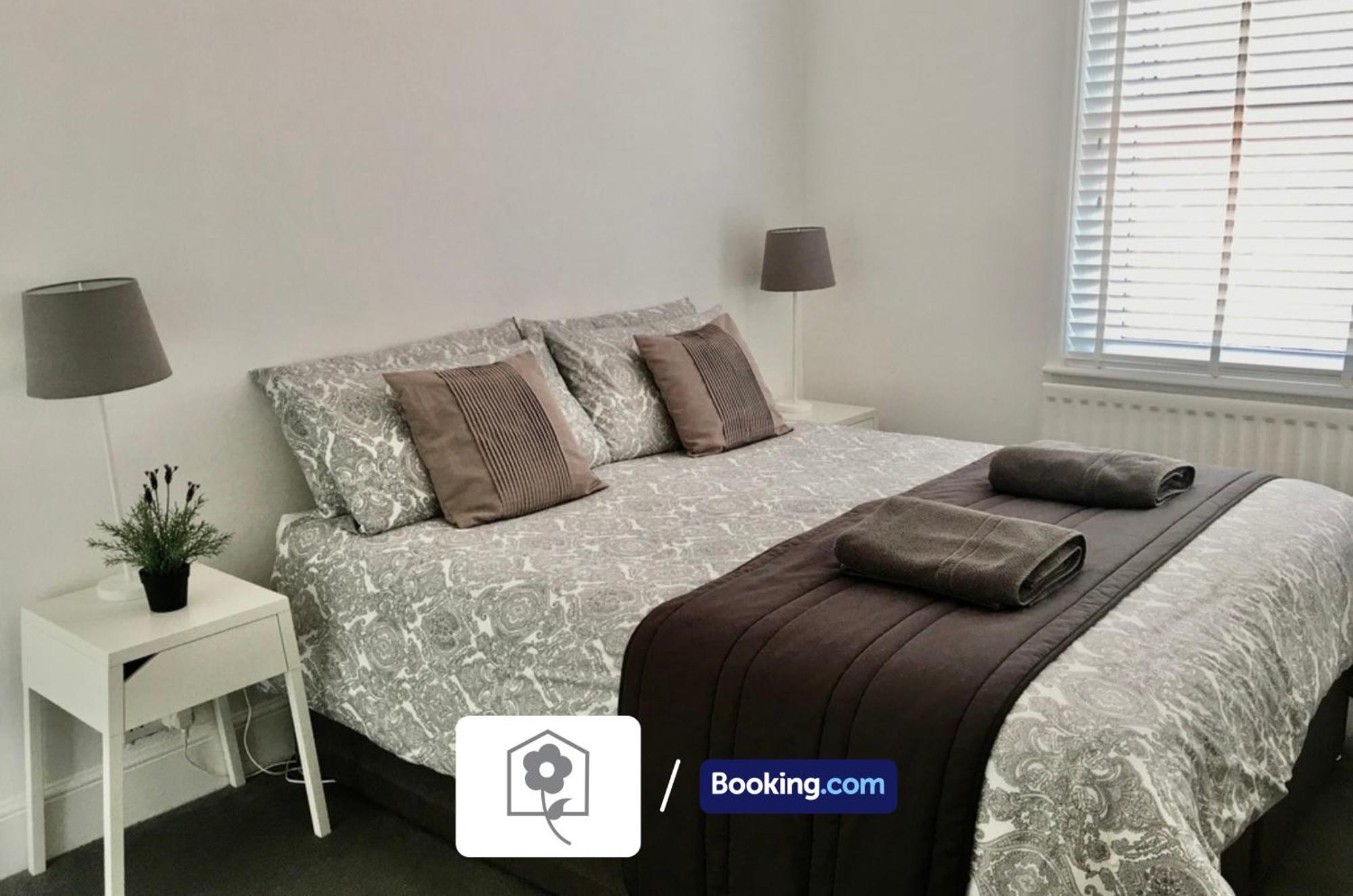 האמבל Netley Village Apartment By Your Stay Solutions Short Lets & Serviced Accommodation Netley Southampton With Free Wi-Fi מראה חיצוני תמונה