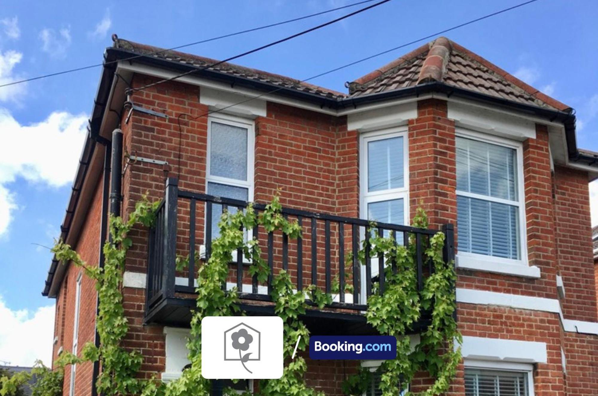 האמבל Netley Village Apartment By Your Stay Solutions Short Lets & Serviced Accommodation Netley Southampton With Free Wi-Fi מראה חיצוני תמונה